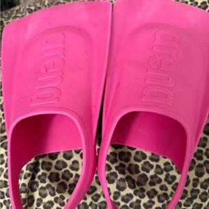 Arena Hot Pink Training Swim Fins